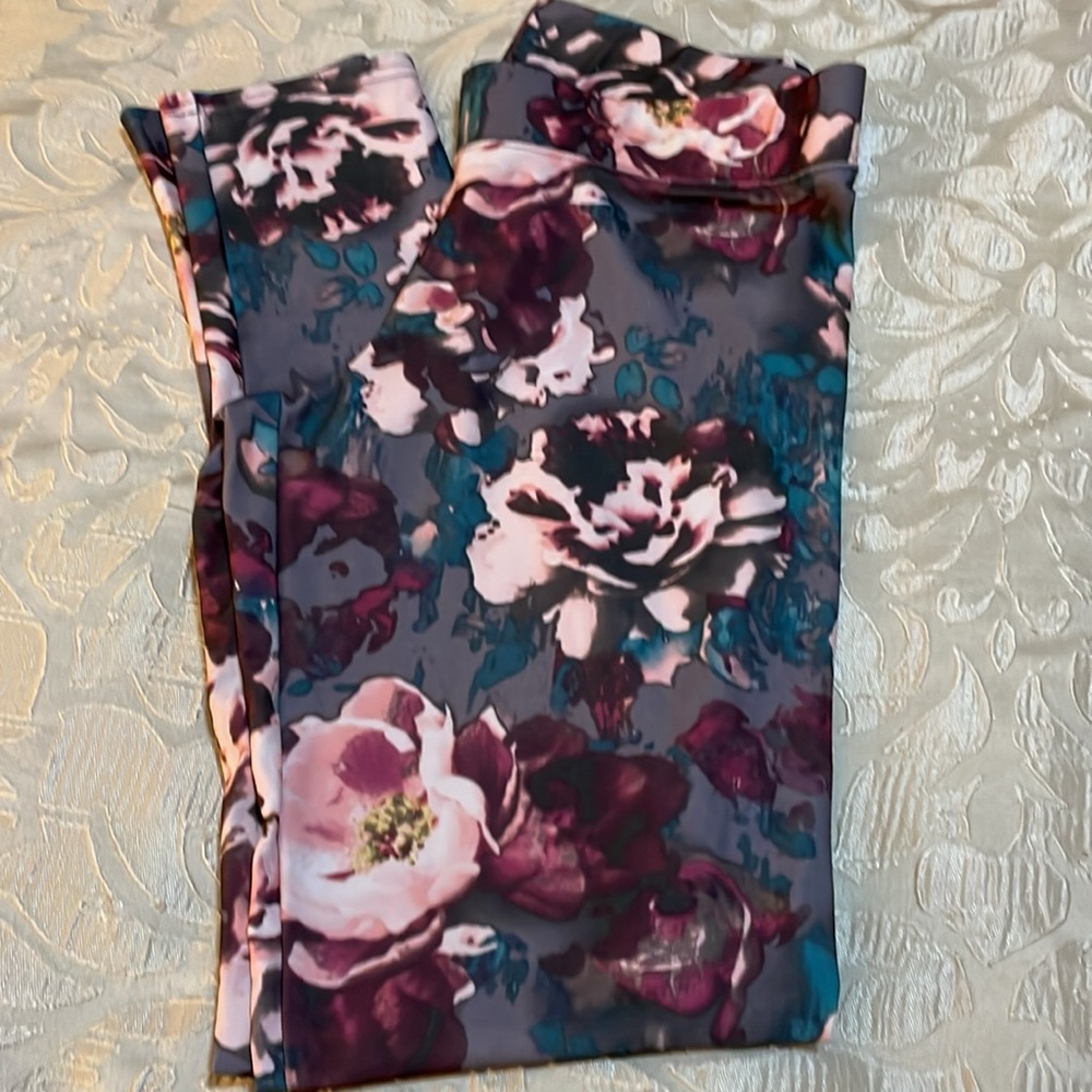 American Eagle Outfitters High rise Floral Leggings SZ S